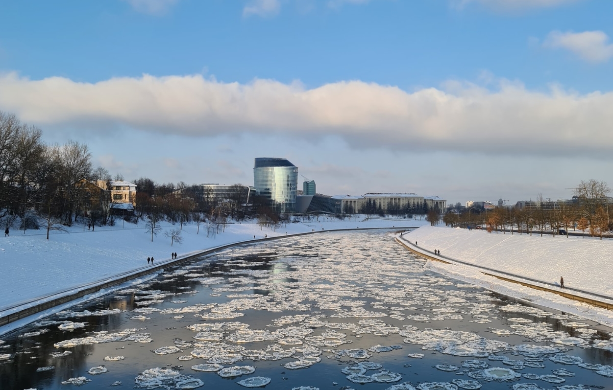 Вже без обмежень. Литва пом'якшує умови в'їзду: що потрібно знати